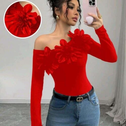 blusa asimétrica con flores
