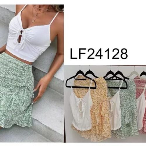 Traje de falda escotado