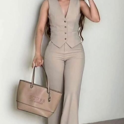 Traje de chaleco monocromático
