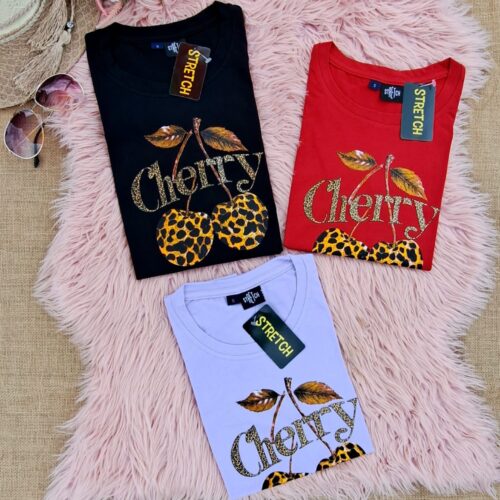 Camisetas de cerezas trigueada